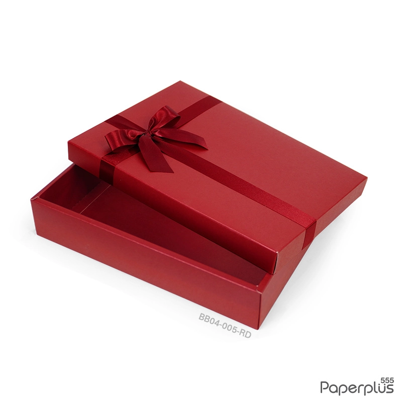 BB04-005-RD กล่องของขวัญเมทัลลิค สีแดง 17.8 x 25.5 x 5 cm. (1ใบ)
