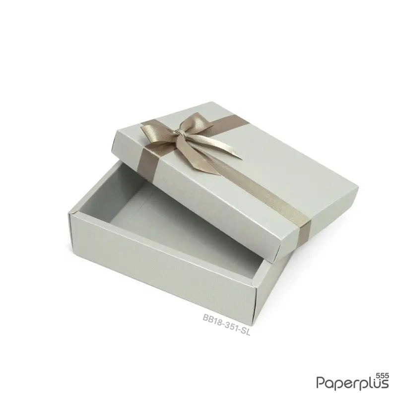 BB18-351-SL กล่องของขวัญเมทัลลิค สีเงิน 10 x 13.1 x 3.9 ซม. (1 ใบ)